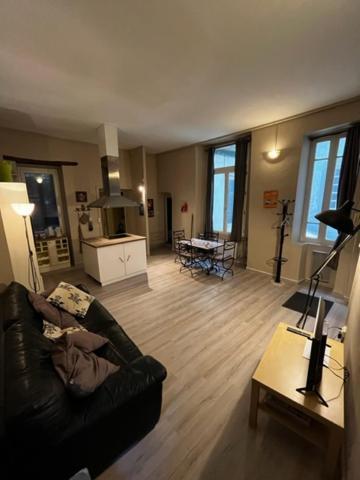 Grand T3 à Coté Musée, Place Carnot, Centre Apartamento